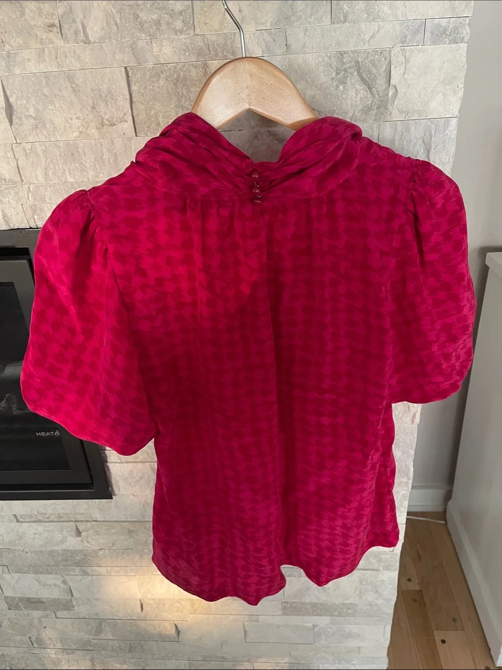 Banana Republic Women's Bright Fuchsia Short Sleeve Blouse